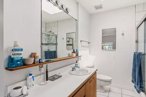 Bath - 273 Hillcrest Dr, Encinitas, CA 92024 photo 2 of 4