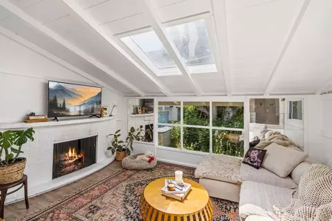 Living - 273 Hillcrest Dr, Encinitas, CA 92024 photo 2 of 5