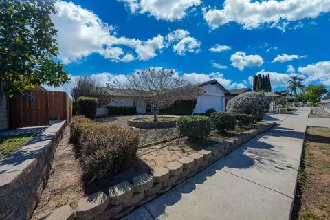1643 Oak Hill Dr, Escondido, CA 92027