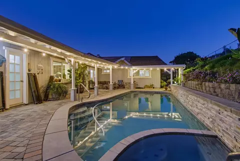 Exterior - 5012 Sleeping Indian Rd, Fallbrook, CA 92028 photo 7 of 31
