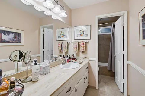 Bath - 5012 Sleeping Indian Rd, Fallbrook, CA 92028 photo 3 of 5