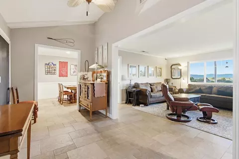 Entry Way - 5012 Sleeping Indian Rd, Fallbrook, CA 92028 photo 2 of 3