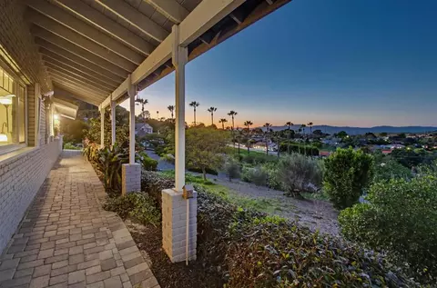 5012 Sleeping Indian Rd, Fallbrook, CA 92028
