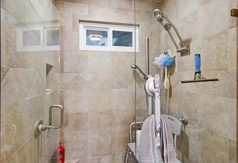 Bath - 5012 Sleeping Indian Rd, Fallbrook, CA 92028 photo 2 of 5