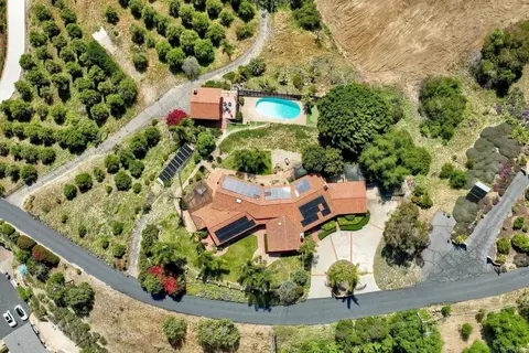 3149 Old Post Rd, Fallbrook, CA 92028