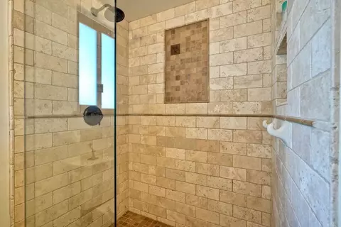 Bath - 3149 Old Post Rd, Fallbrook, CA 92028 photo 4 of 6