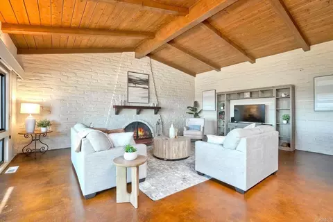 Living - 3149 Old Post Rd, Fallbrook, CA 92028 photo 1 of 5