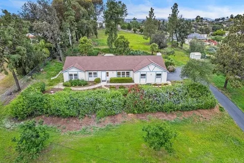 2834 Hutchison St, Vista, CA 92084