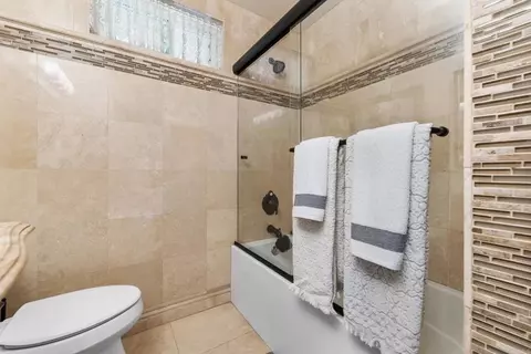 Bath - 370 Spanish Spur, Fallbrook, CA 92028 photo 3 of 4