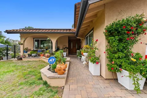 Exterior - 370 Spanish Spur, Fallbrook, CA 92028 photo 2 of 16