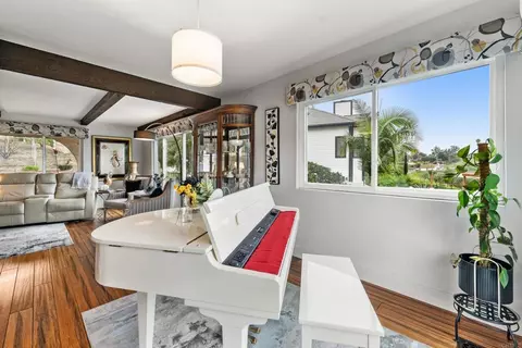 Living - 370 Spanish Spur, Fallbrook, CA 92028 photo 5 of 7