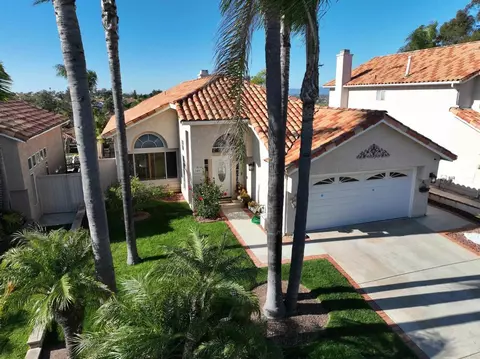 1667 Olympus Loop Dr, Vista, CA 92081
