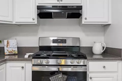 Kitchen - 3422 Seabreeze Walk, Oceanside, CA 92056 photo 4 of 5