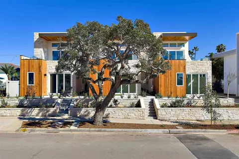 3905 Haines, San Diego, CA 92109