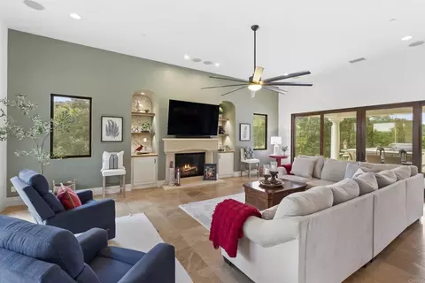 Living - 4229 Bridlewood Rd, Fallbrook, CA 92028 photo 3 of 6