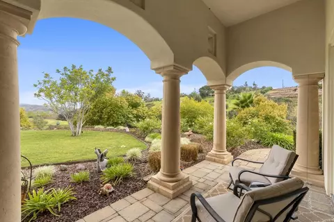 Exterior - 4229 Bridlewood Rd, Fallbrook, CA 92028 photo 4 of 12