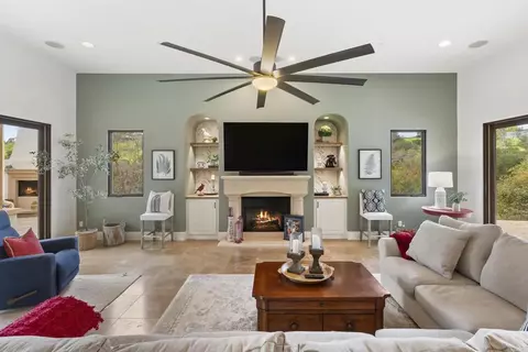 Living - 4229 Bridlewood Rd, Fallbrook, CA 92028 photo 4 of 6