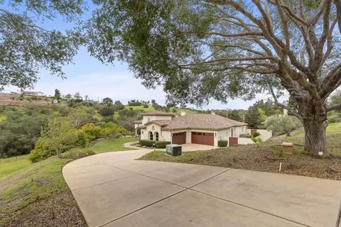Exterior - 4229 Bridlewood Rd, Fallbrook, CA 92028 photo 2 of 12