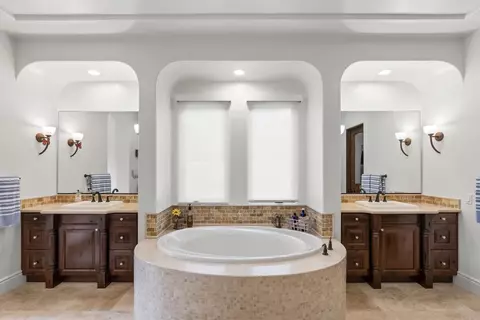 Bath - 4229 Bridlewood Rd, Fallbrook, CA 92028 photo 4 of 7