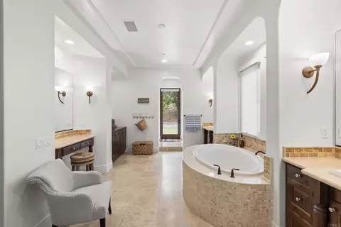 Bath - 4229 Bridlewood Rd, Fallbrook, CA 92028 photo 3 of 7