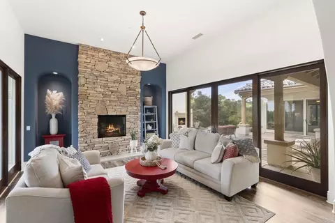 Living - 4229 Bridlewood Rd, Fallbrook, CA 92028 photo 2 of 6