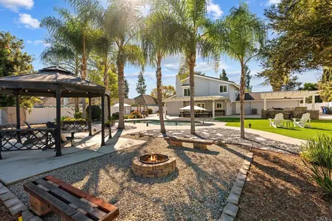1222 Lupine Hills Dr, Vista, CA 92081