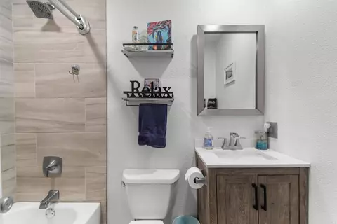 Bath - 128 Frontier Dr, Oceanside, CA 92054 photo 2 of 3