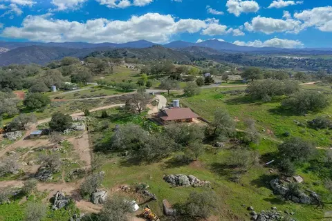 24710 Sutherland Dr, Ramona, CA 92065