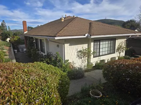 1022 La Casa Dr, San Marcos, CA 92078