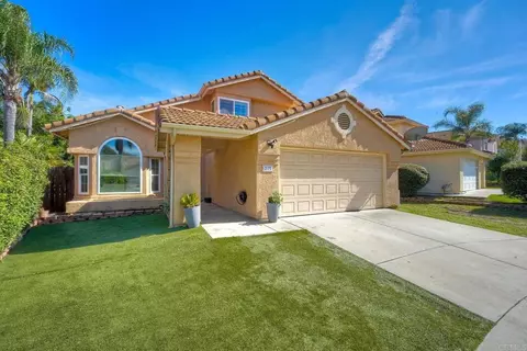275 Royal Glen Dr, Fallbrook, CA 92028