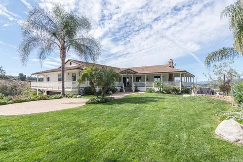 2187 Mil Sorpresas Dr, Fallbrook, CA 92028