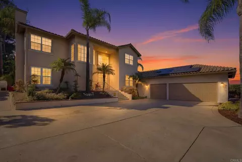1921 Cresthaven Dr, Vista, CA 92084