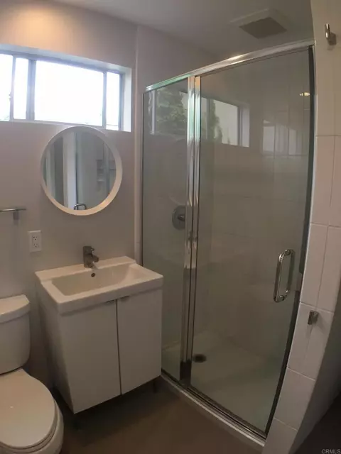 Bath - 251 E Glaucus St, Encinitas, CA 92024 photo 3 of 3