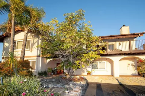 1330 Sugarbush Dr, Vista, CA 92084