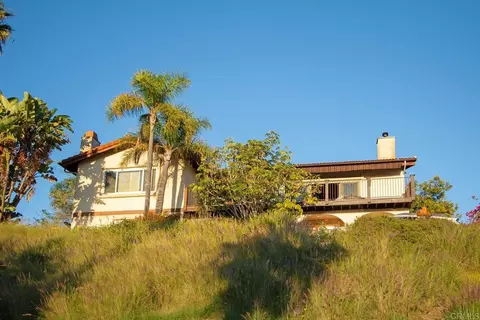 1330 Sugarbush Dr, Vista, CA 92084