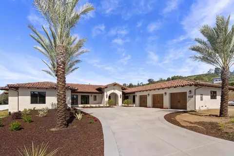 2525 Date Palm Ct, Vista, CA 92084