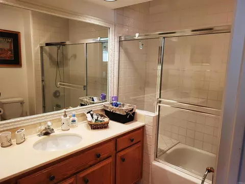 Bath - 1879 Fox Bridge Ct, Fallbrook, CA 92028 photo 1 of 2