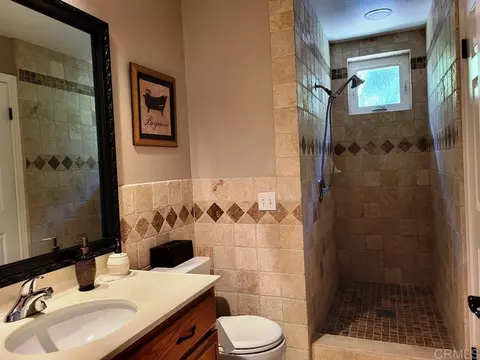 Bath - 1879 Fox Bridge Ct, Fallbrook, CA 92028 photo 2 of 2