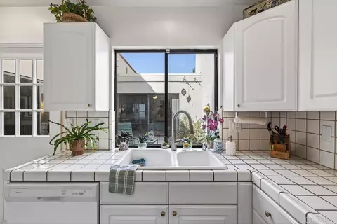 Kitchen - 17721 Valle De Lobo, Poway, CA 92064 photo 8 of 8