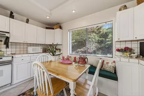 Kitchen - 17721 Valle De Lobo, Poway, CA 92064 photo 4 of 8