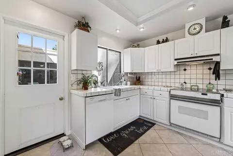 Kitchen - 17721 Valle De Lobo, Poway, CA 92064 photo 6 of 8