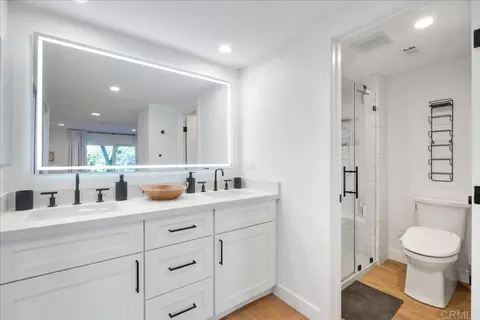Bath - 1875 Parliament Dr, Encinitas, CA 92024 photo 3 of 4