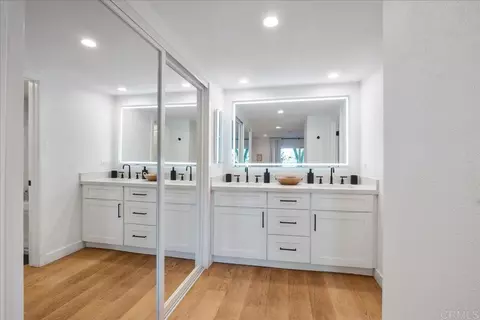 Bath - 1875 Parliament Dr, Encinitas, CA 92024 photo 2 of 4