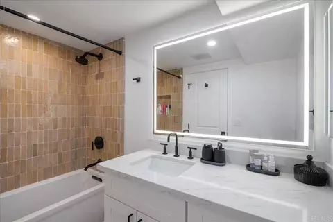 Bath - 1875 Parliament Dr, Encinitas, CA 92024 photo 4 of 4