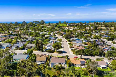 301 Hickoryhill Dr, Encinitas, CA 92024