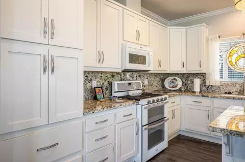 Kitchen - 4650 Dulin Rd #192, Fallbrook, CA 92028 photo 3 of 5