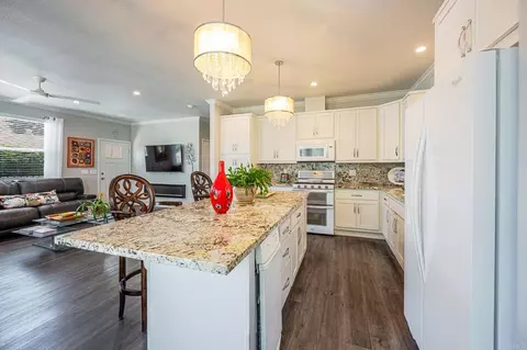 Kitchen - 4650 Dulin Rd #192, Fallbrook, CA 92028 photo 2 of 5