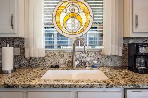 Kitchen - 4650 Dulin Rd #192, Fallbrook, CA 92028 photo 4 of 5