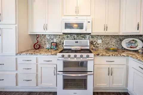 Kitchen - 4650 Dulin Rd #192, Fallbrook, CA 92028 photo 5 of 5