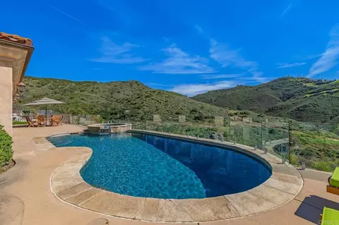 Exterior - 2247 Margarita Gln, Fallbrook, CA 92028 photo 7 of 8